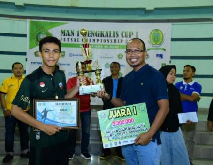Wakil Ketua I DPRD Bengkalis Resmi Tutup Turnamen Futsal MAN 1 Bengkalis Cup Championship 2019